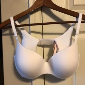 2 Victoria Secret lightly lined bras 36D